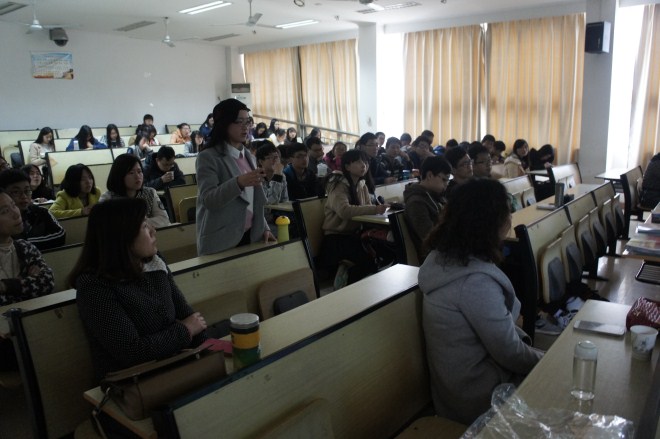 同学在回答提问